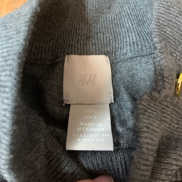 H&M Fine-Knit Mock Neck Sweater Gold Button Detail Grey Size L - Picture 4 of 8